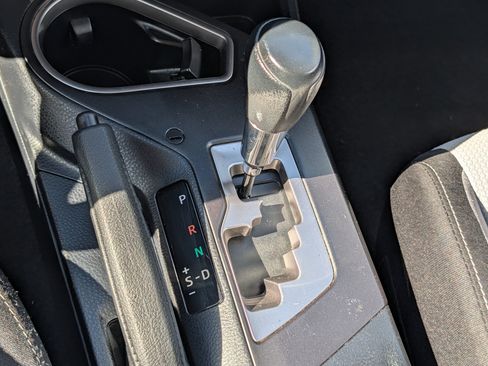 Used 2017 Toyota RAV4 XLE AWD/4WD image 24