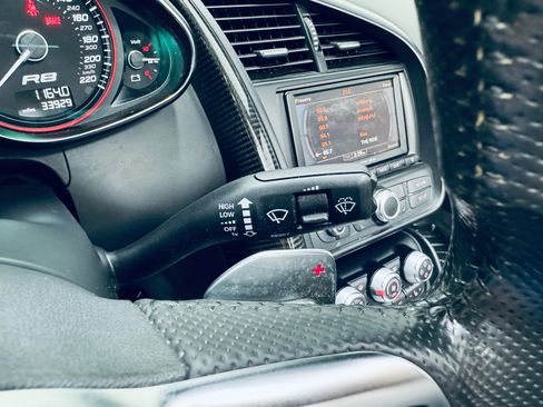 Used 2012 Audi R8 V10 w/ Enhanced Leather Pkg image 37