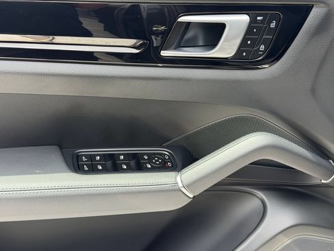 Certified 2023 Porsche Cayenne AWD/4WD image 27