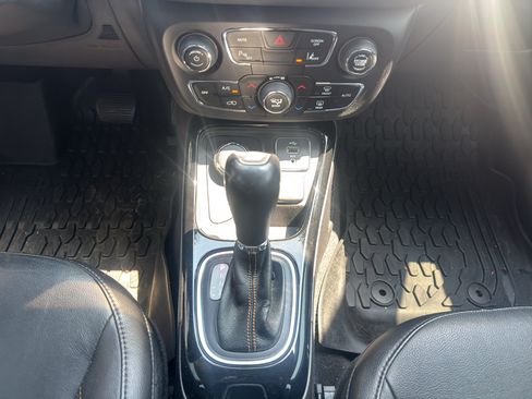 Used 2018 Jeep Compass Limited w/ Navigation Group AWD/4WD image 14