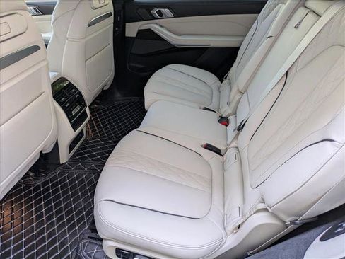 Used 2025 BMW X7 M60i AWD/4WD image 18