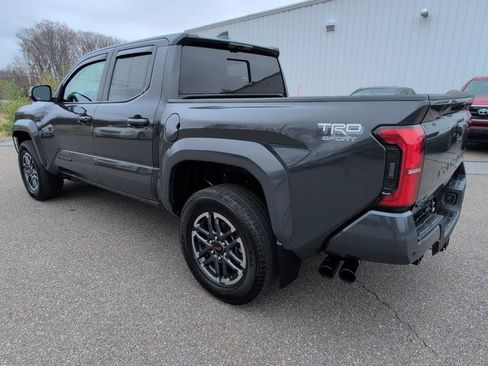Used 2024 Toyota Tacoma TRD Sport w/ TRD Sport Premium Package AWD/4WD image 4