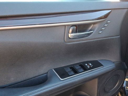 Used 2018 Lexus ES 350 w/ Ultra Luxury Package image 12