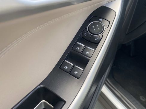 Used 2022 Ford Explorer XLT w/ Equipment Group 202A image 17