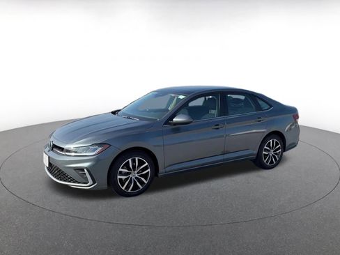 Used 2025 Volkswagen Jetta SE image 8