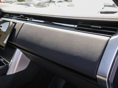 New 2026 Land Rover Range Rover Long Wheelbase SE AWD/4WD image 17