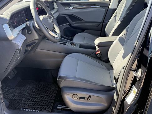 New 2026 Volkswagen Tiguan SE FWD image 12