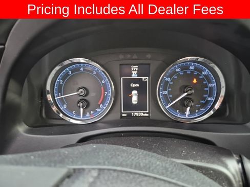 Used 2018 Toyota Corolla XLE FWD image 5