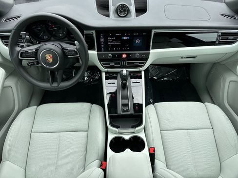 Certified 2025 Porsche Macan AWD/4WD image 6