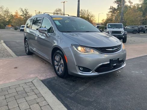 Used 2018 Chrysler Pacifica Limited w/ Advanced Safetytec Group image 7
