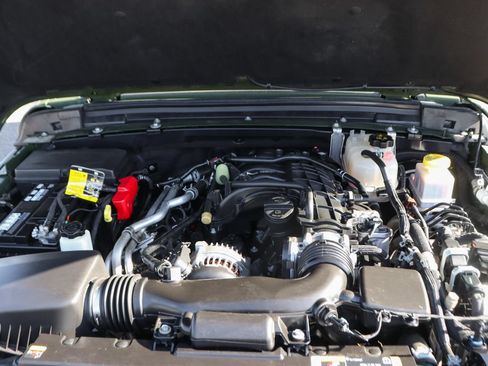Used 2023 Jeep Gladiator Sport AWD/4WD image 11