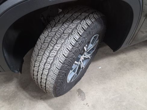 Used 2024 GMC Acadia AT4 w/ Luxury Package image 35