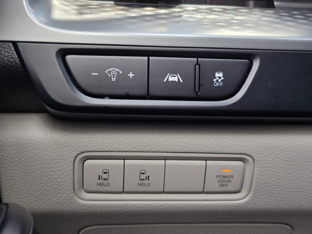 Certified 2022 Kia Carnival LX FWD image 35