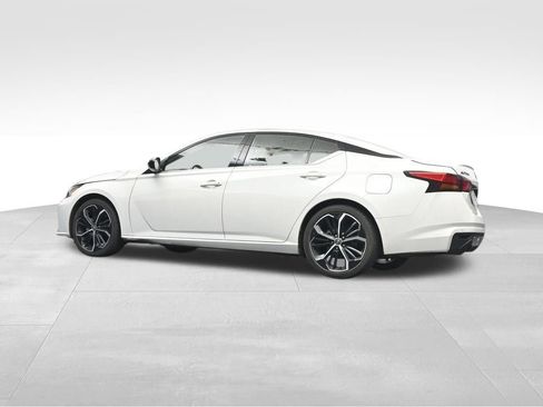 Used 2024 Nissan Altima 2.5 SR FWD image 11