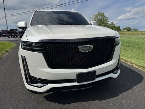 Used 2023 Cadillac Escalade Sport w/ LPO, ONYX Package AWD/4WD image 8