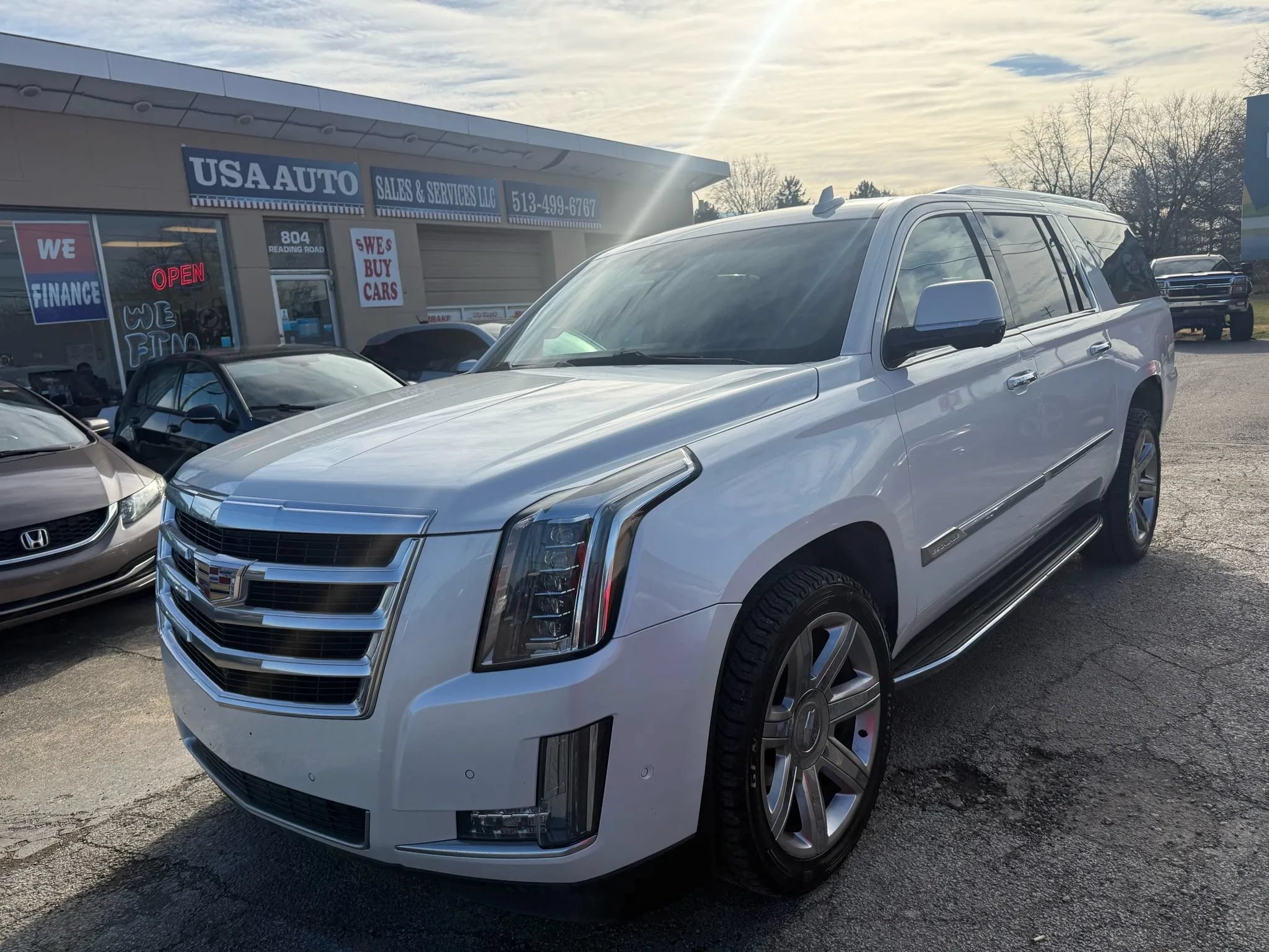 Used 2017 Cadillac Escalade ESV Luxury AWD/4WD image 7