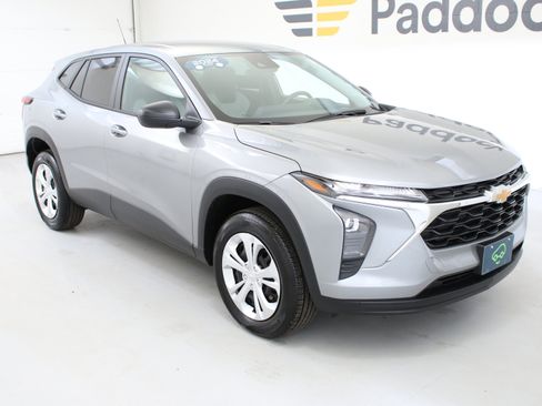 Certified 2024 Chevrolet Trax LS w/ Driver Confidence Package FWD image 3