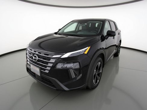 Used 2025 Nissan Rogue SV image 3