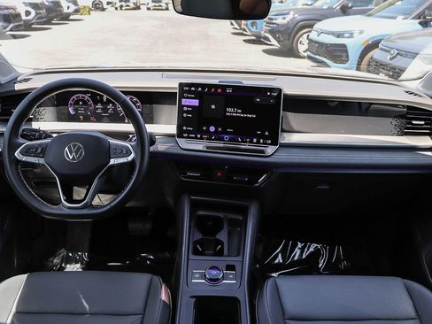 Used 2026 Volkswagen Tiguan SE FWD image 13