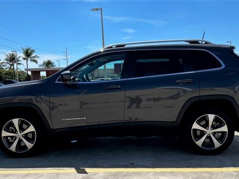 Used 2021 Jeep Cherokee Limited w/ Elite Package FWD image 3