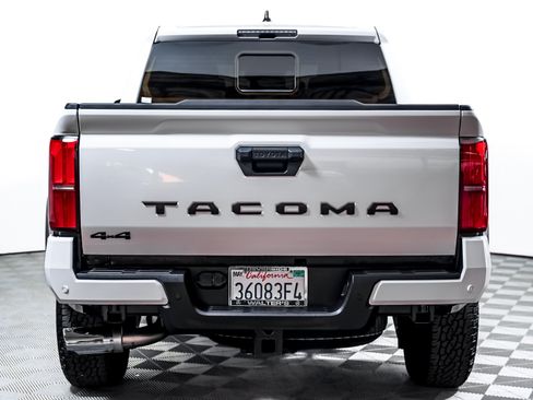Used 2025 Toyota Tacoma TRD Off-Road w/ TRD Off Road Upgrade Package AWD/4WD image 9