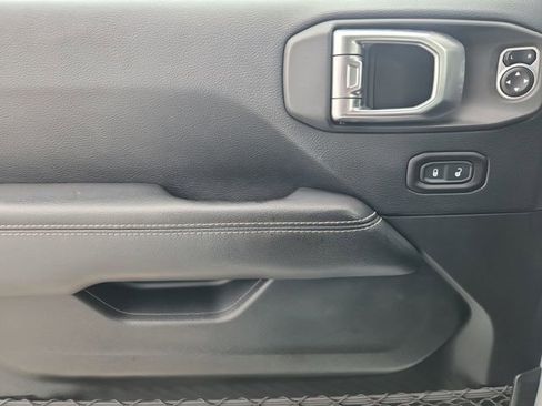 Used 2018 Jeep Wrangler Unlimited Sahara AWD/4WD image 22