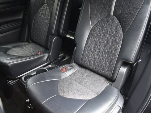 Certified 2024 Toyota Highlander XLE AWD/4WD image 23