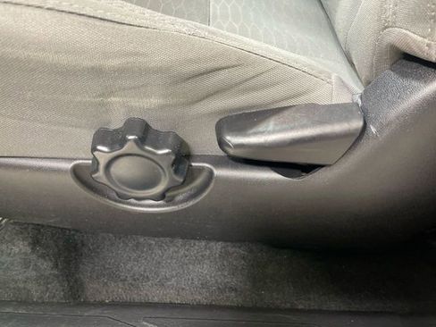 Used 2016 Toyota Tacoma SR image 12