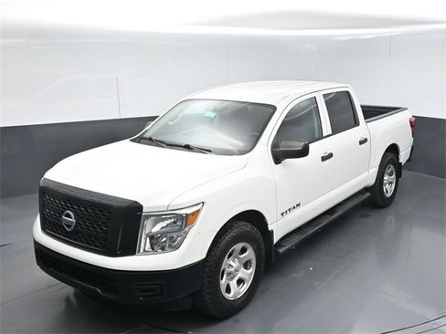 Used 2018 Nissan Titan S image 38