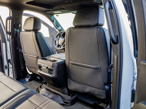 Used 2024 Chevrolet Silverado 3500 High Country w/ High Country Premium Package image 31