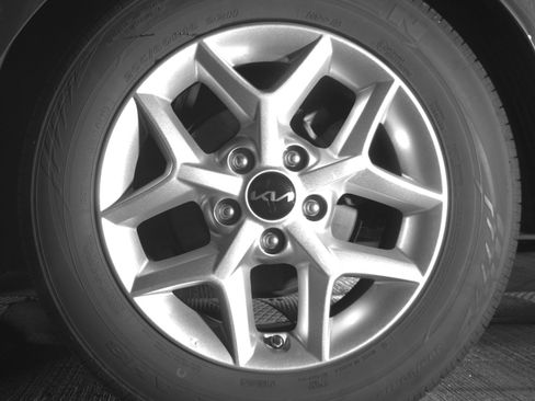 Used 2025 Kia Soul LX w/ LX Technology Package FWD image 14