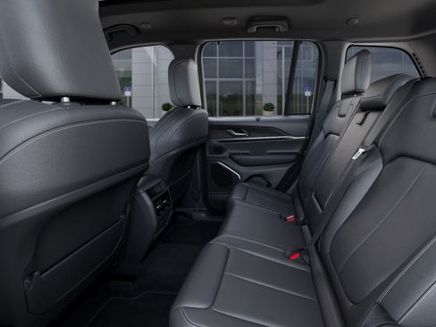 New 2026 Jeep Grand Cherokee Limited w/ Luxury Tech Group II AWD/4WD image 23