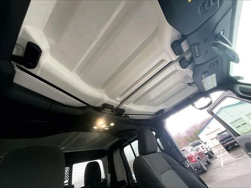 Used 2023 Jeep Gladiator Sport image 22