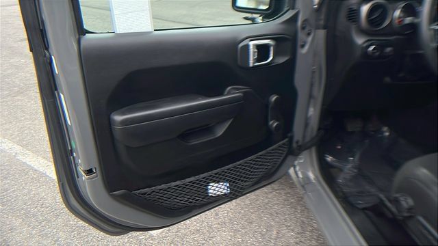 Used 2023 Jeep Wrangler Unlimited Sport AWD/4WD image 15