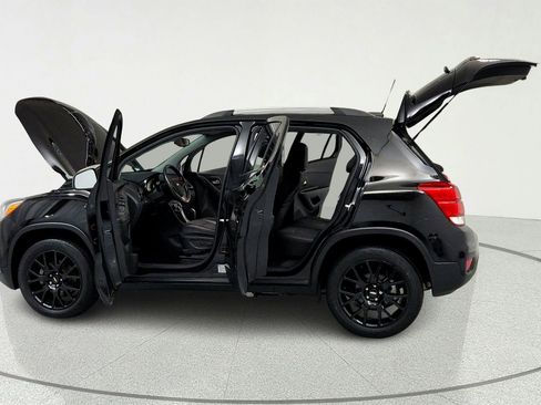 Used 2022 Chevrolet Trax LT w/ Midnight Edition AWD/4WD image 10