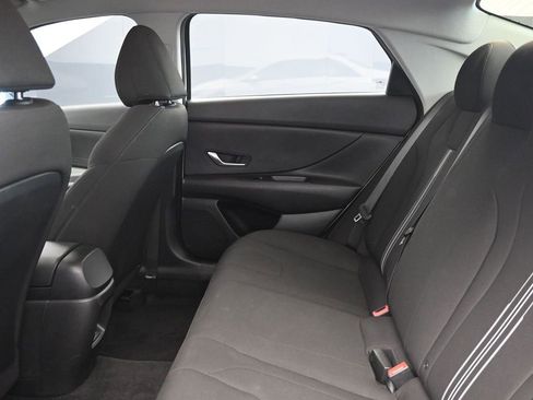 Used 2024 Hyundai Elantra SEL image 18