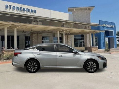 Used 2024 Nissan Altima 2.5 SV image 4