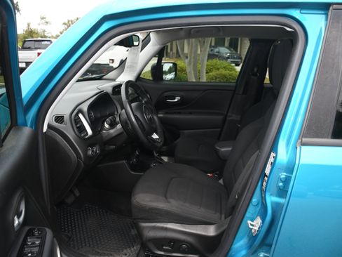 Used 2022 Jeep Renegade Latitude w/ Convenience Group AWD/4WD image 7