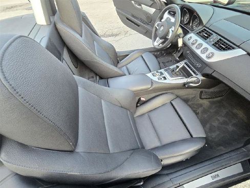 Used 2011 BMW Z4 sDrive35i image 17
