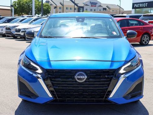 Used 2025 Nissan Altima 2.5 SV FWD image 2