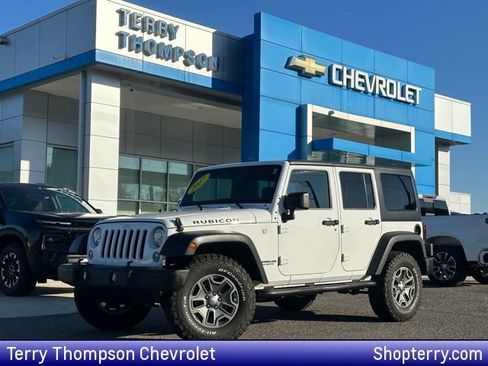Used 2017 Jeep Wrangler Unlimited Rubicon w/ Connectivity Group image 1
