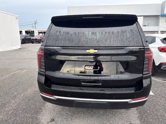 Used 2025 Chevrolet Suburban LT RWD image 3