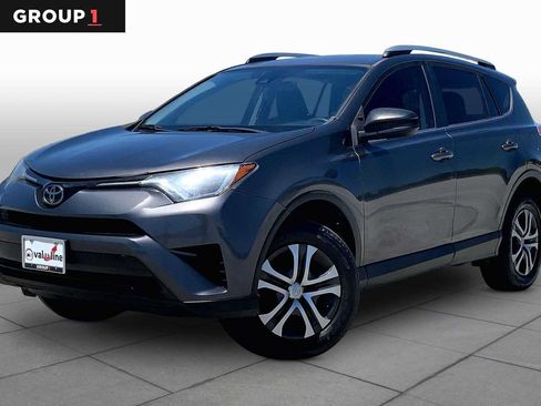 Used 2018 Toyota RAV4 LE FWD image 1