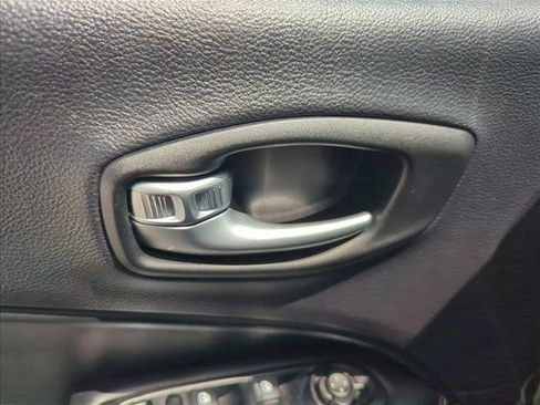 Used 2017 Jeep Compass Latitude w/ Popular Equipment Group FWD image 29