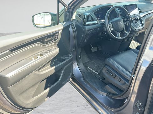 Used 2024 Honda Odyssey Touring image 18