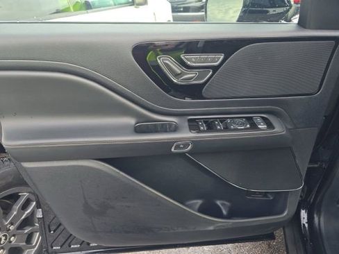 Used 2025 Lincoln Aviator AWD image 14