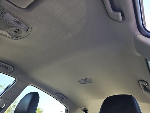 Used 2017 Toyota Prius V Four w/ Carpet Mat Package FWD image 30