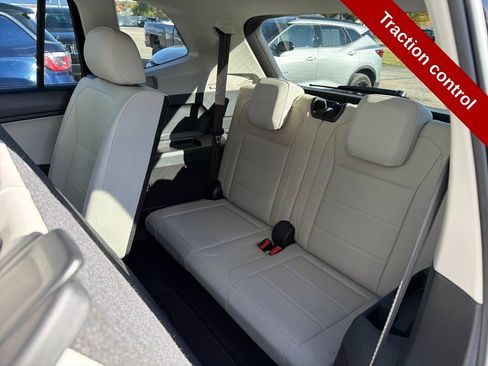 Used 2021 Volkswagen Tiguan SE image 29