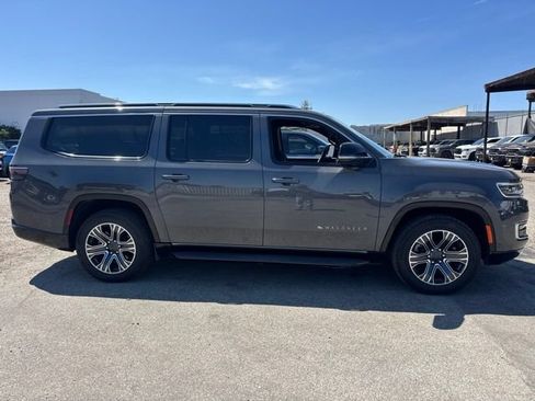 Used 2024 Jeep Wagoneer L Series II w/ Flexible Seating Group AWD/4WD image 4
