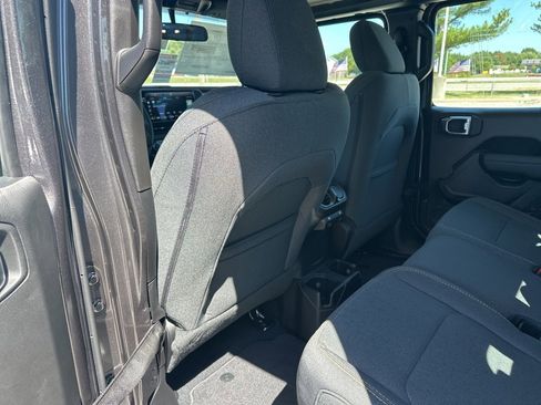 New 2025 Jeep Gladiator Sport image 45